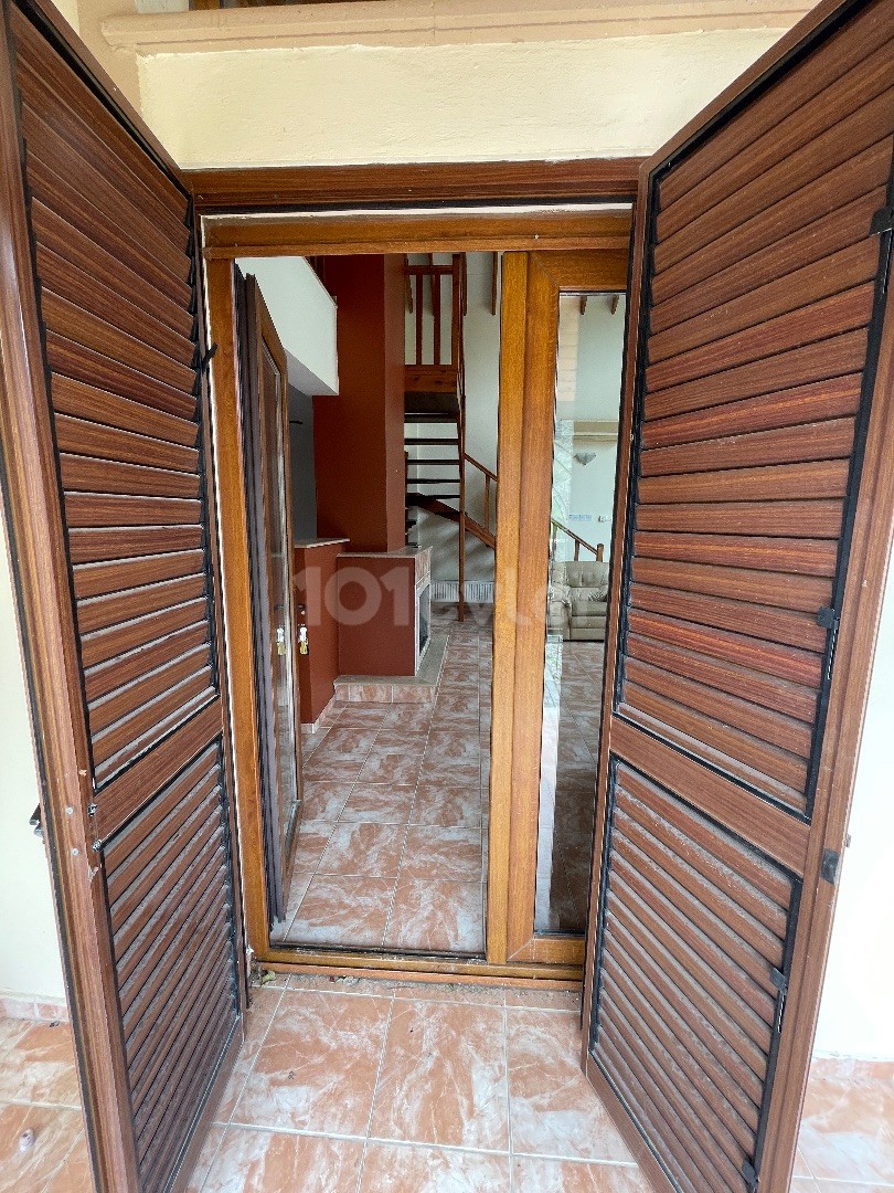 Detached houses for sale in Karşıyaka