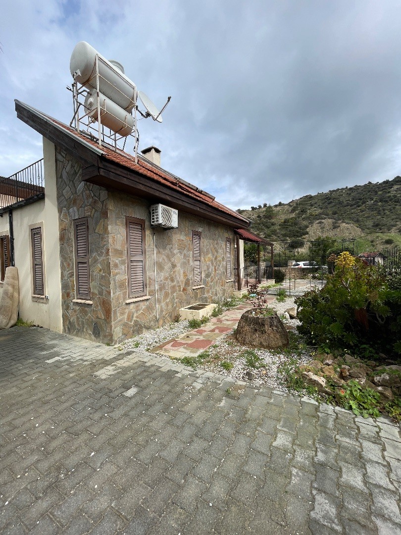 Detached houses for sale in Karşıyaka