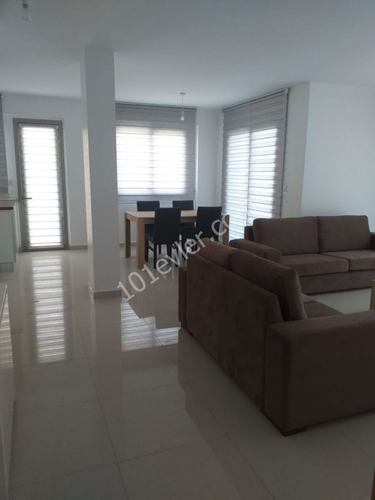 Neue 3 + 1 Wohnungen in einem sicheren Familienbesitz im Zentrum von Kyrenia vom Eigentümer. ** 