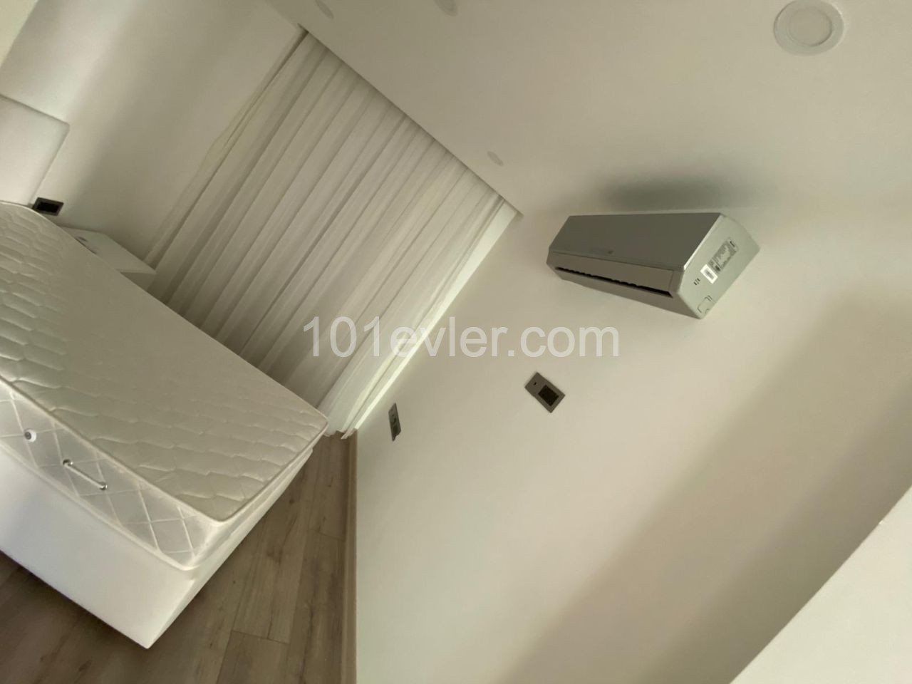 Flat For Sale in Yukarı Girne, Kyrenia