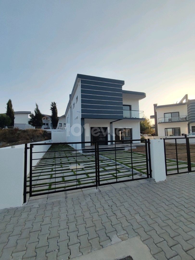 4 + 1 Villa for Sale in Nicosia Gönyeli ** 