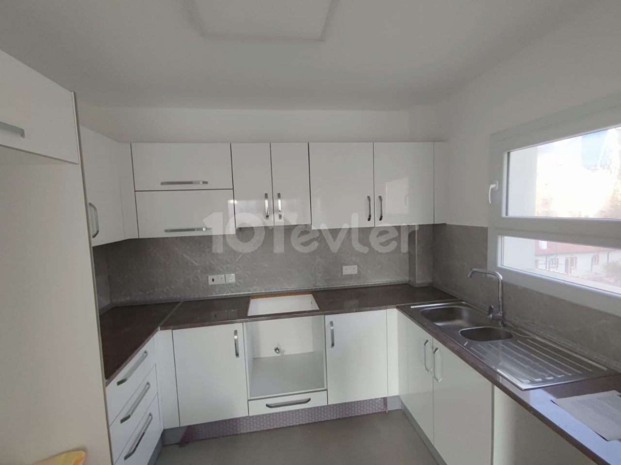 Kyrenia Central 2 + 1 Apartment for Sale ** 