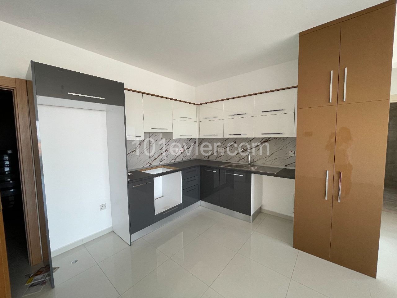 KIBRIS GİRNE MERKEZ'DE 2+1 SATILIK DAİRE