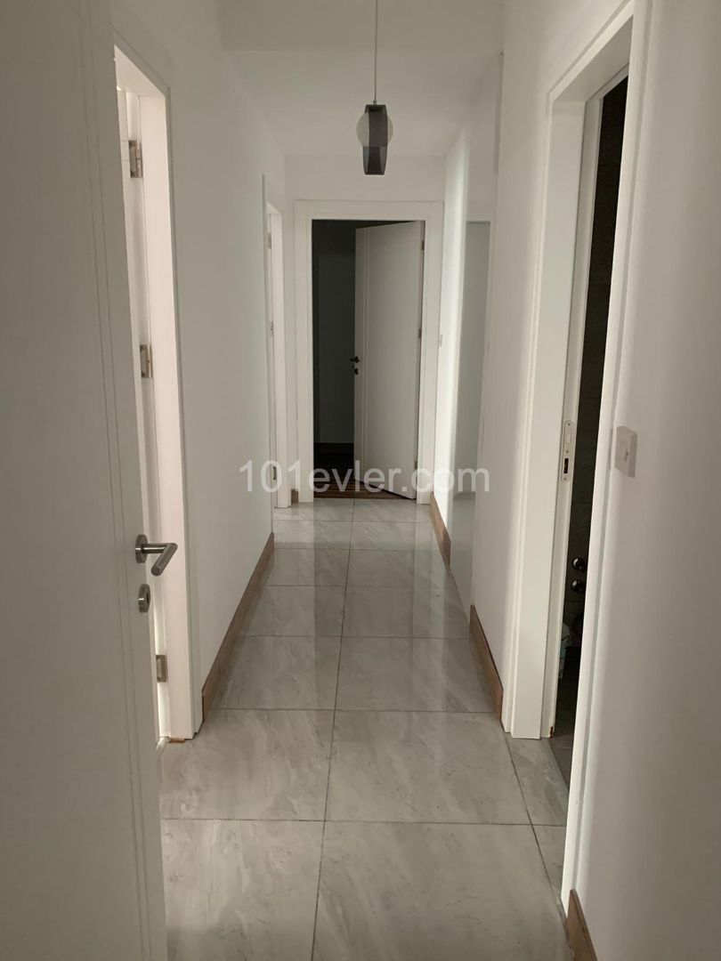 KIBRIS GİRNE MERKEZDE FULL EŞYALI 3+1 SATILIK DAİRE