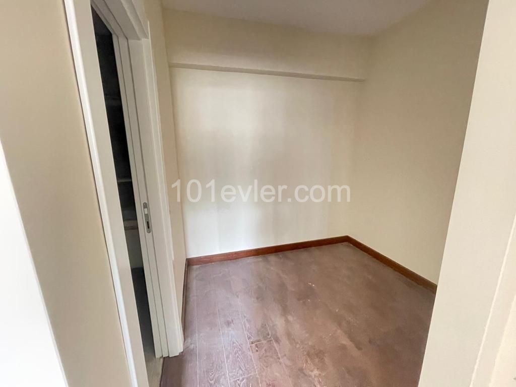 3+1 WOHNUNG ZU VERKAUFEN IN ZYPERN KYRENIA ZENTRUM ** 