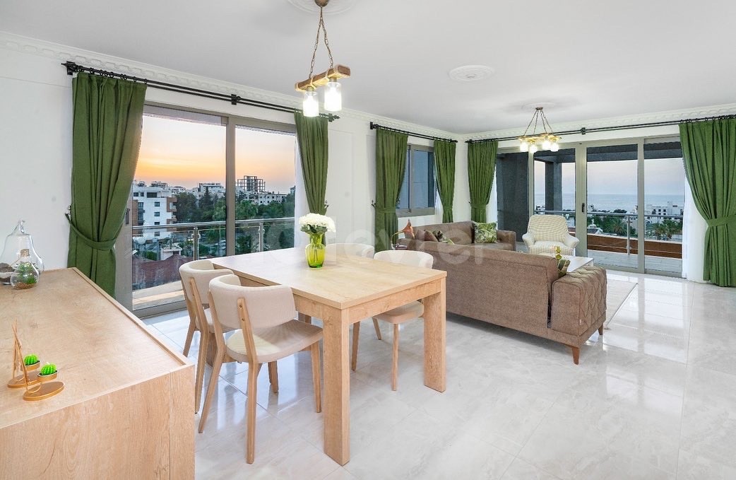 LUXUS 2 + 1 PENTHOUSE ZU VERMIETEN IN ZYPERN KYRENIA ZENTRUM ** 