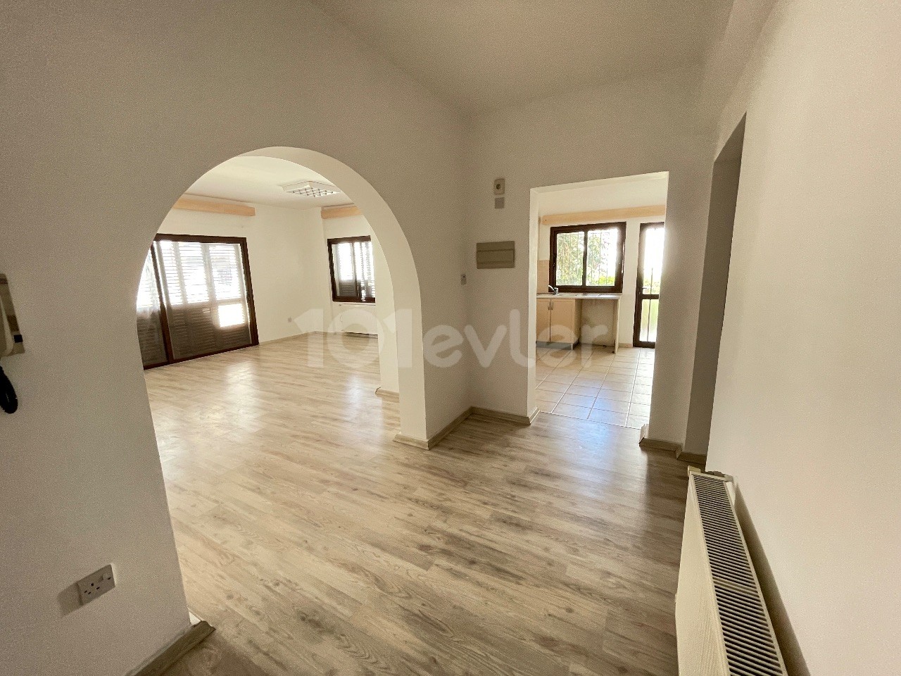 CYPRUS KYRENIA 3 + 1 RENTAL OFFICE IN THE CENTER ** 