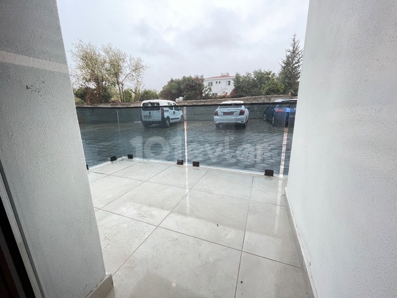 KIBRIS GİRNE ALSANCAK BÖLGESİNDE ORTAK HAVUZLU SİTEDE 2+1 SATILIK DAİRE