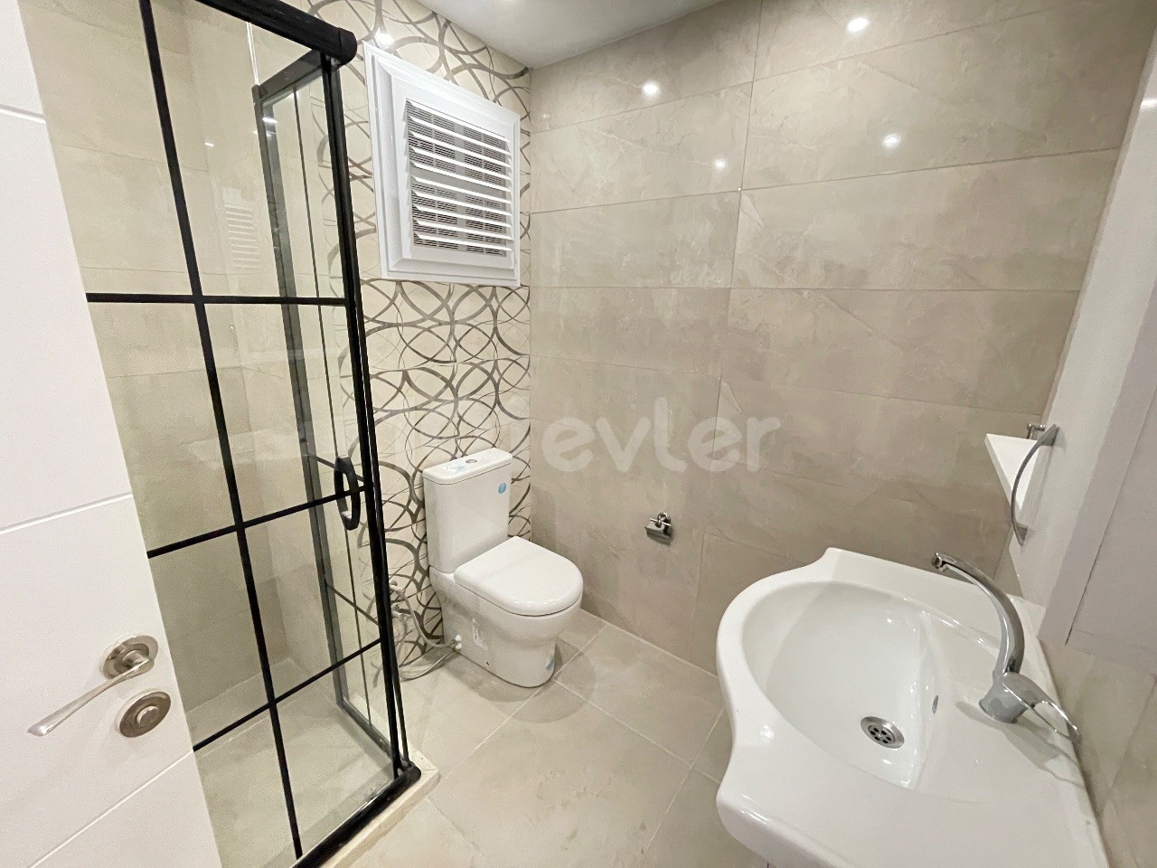 Flat For Sale in Alsancak, Kyrenia