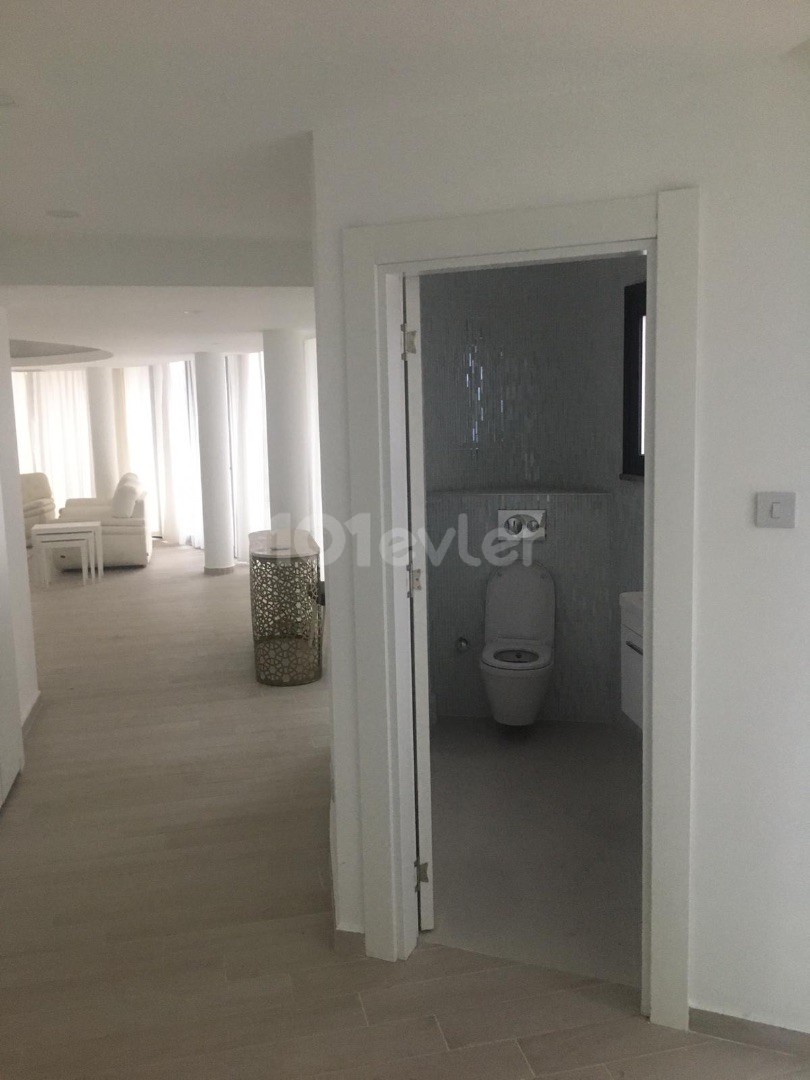 KIBRIS GİRNE MERKEZDE LÜKS 3+1 KİRALIK DAİRE