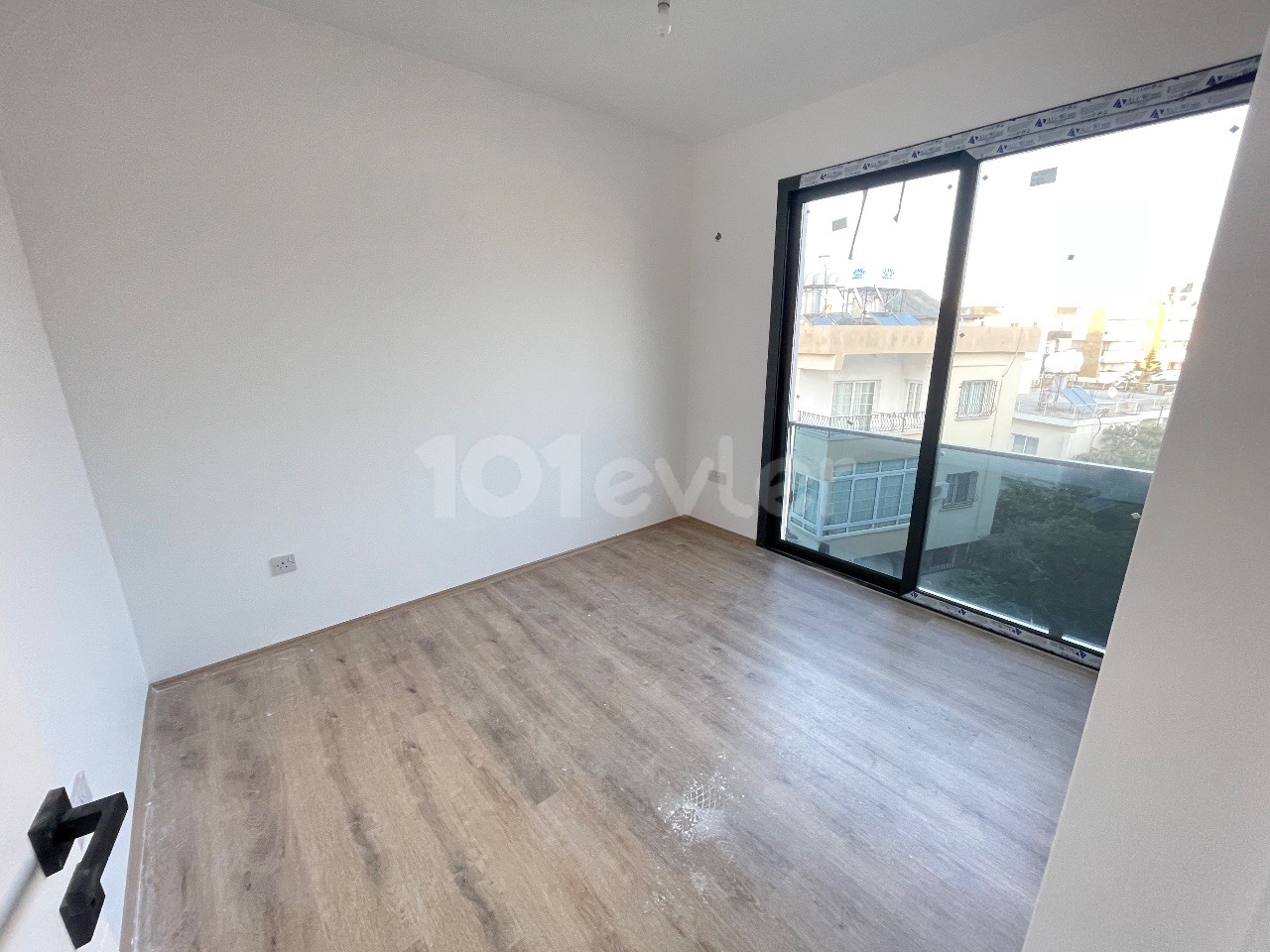 3+1 FLAT FOR SALE IN THE CENTER OF CYPRUS KYRENIA