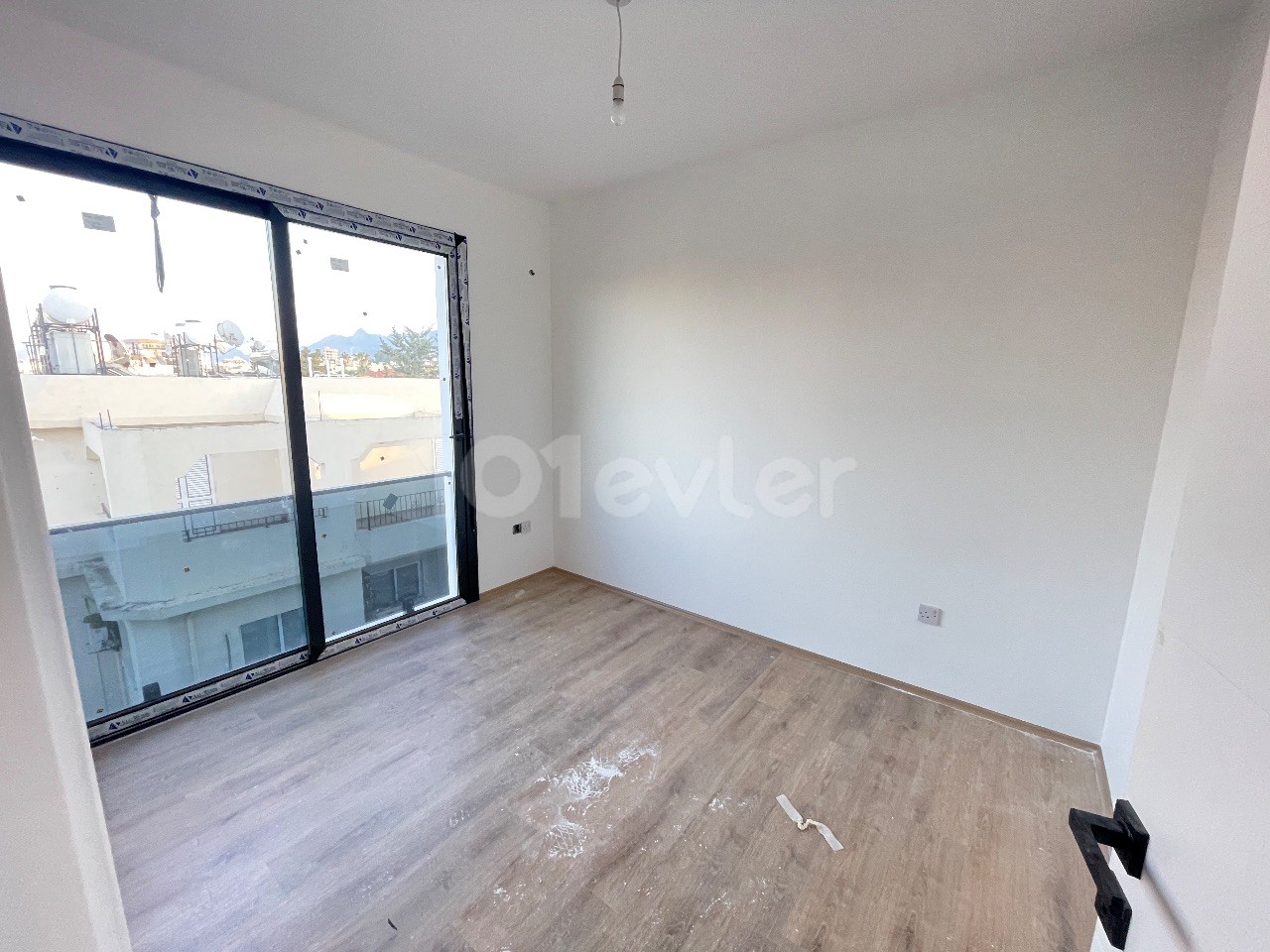 3+1 FLAT FOR SALE IN THE CENTER OF CYPRUS KYRENIA