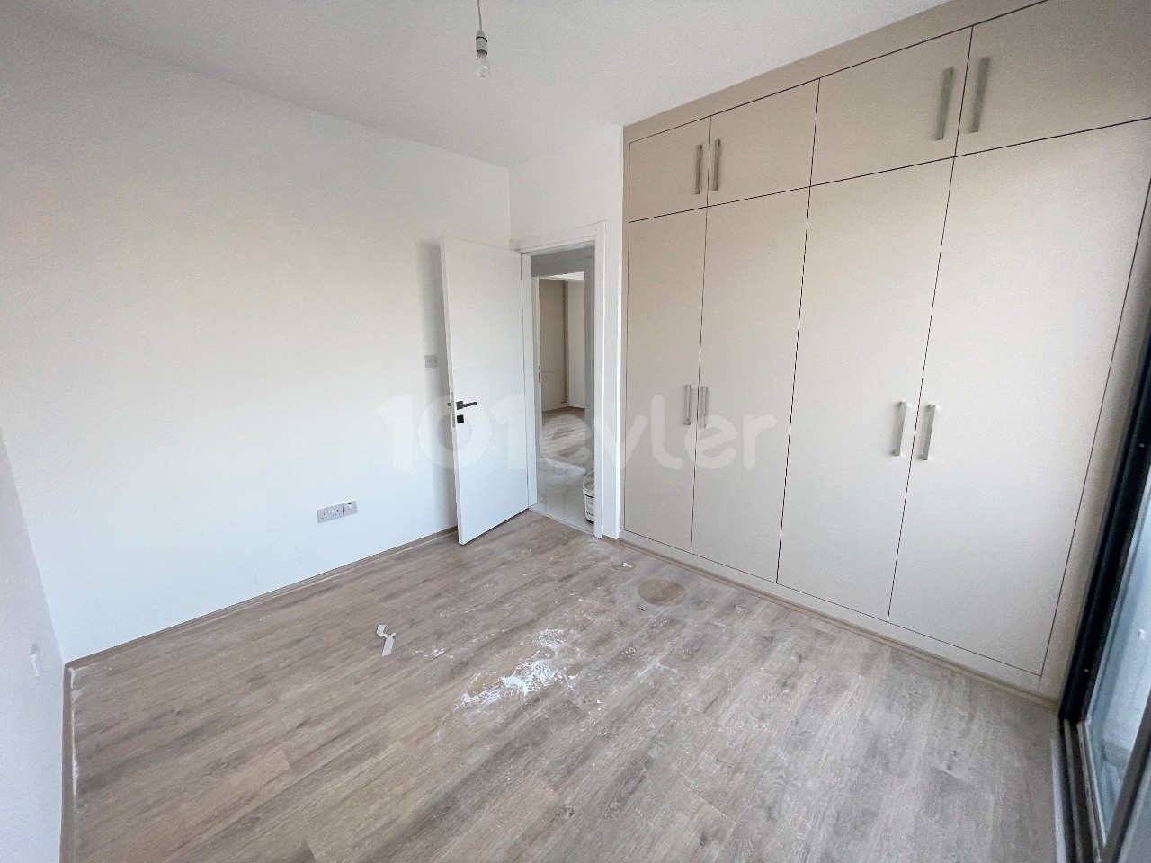 3+1 FLAT FOR SALE IN THE CENTER OF CYPRUS KYRENIA