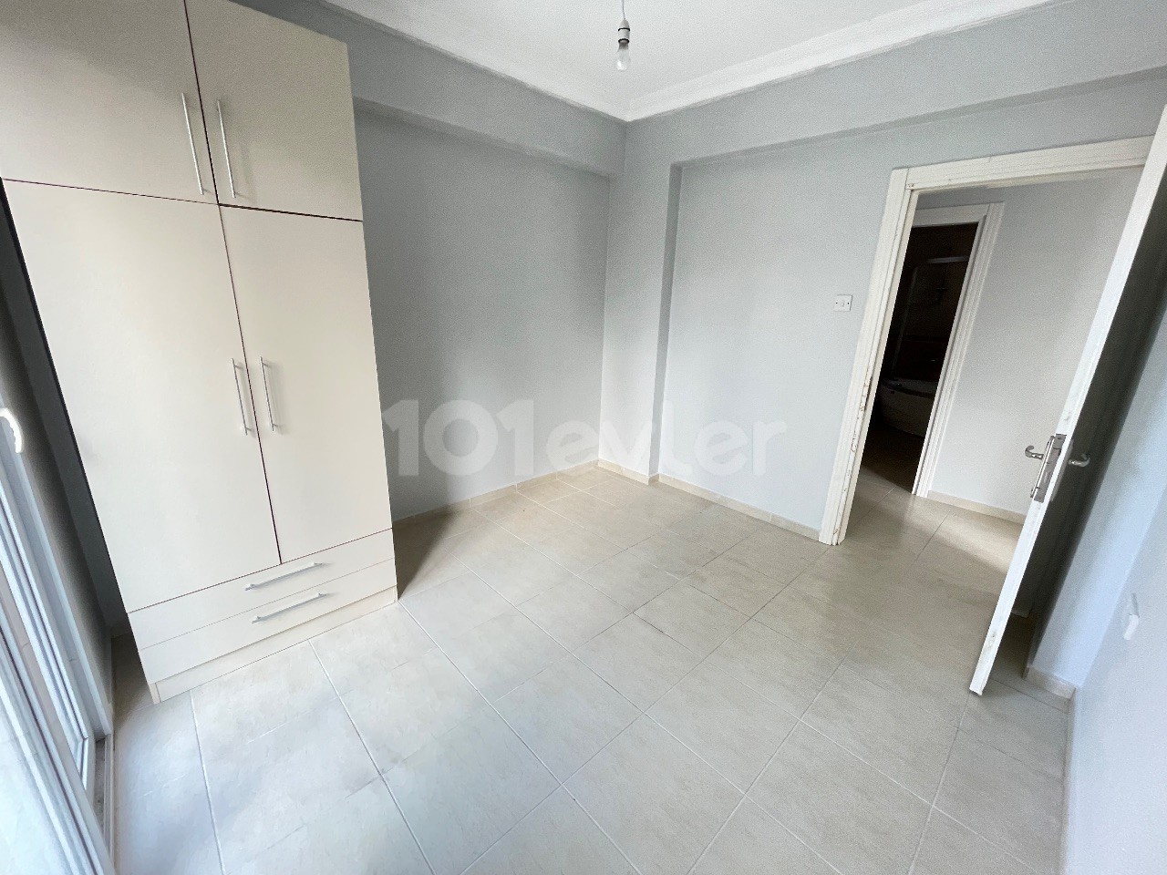 KIBRIS GİRNE ALSANCAK BÖLGESİNDE ORTAK HAVUZLU SİTEDE 3+1 SATILIK DAİRE