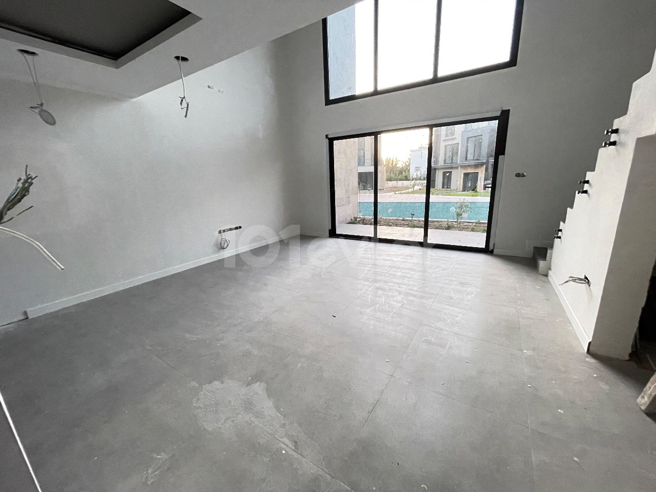 DUPLEX 1+1 WOHNUNG ZU VERKAUFEN IM ZENTRUM VON ZYPERN GİRNE