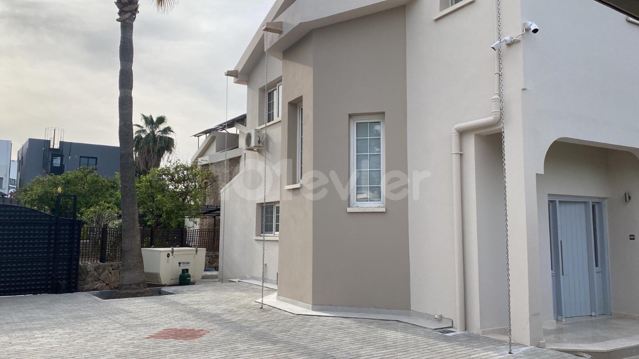 4+1 VILLA ZUM VERKAUF IM ZENTRUM VON ZYPERN KYRENIA