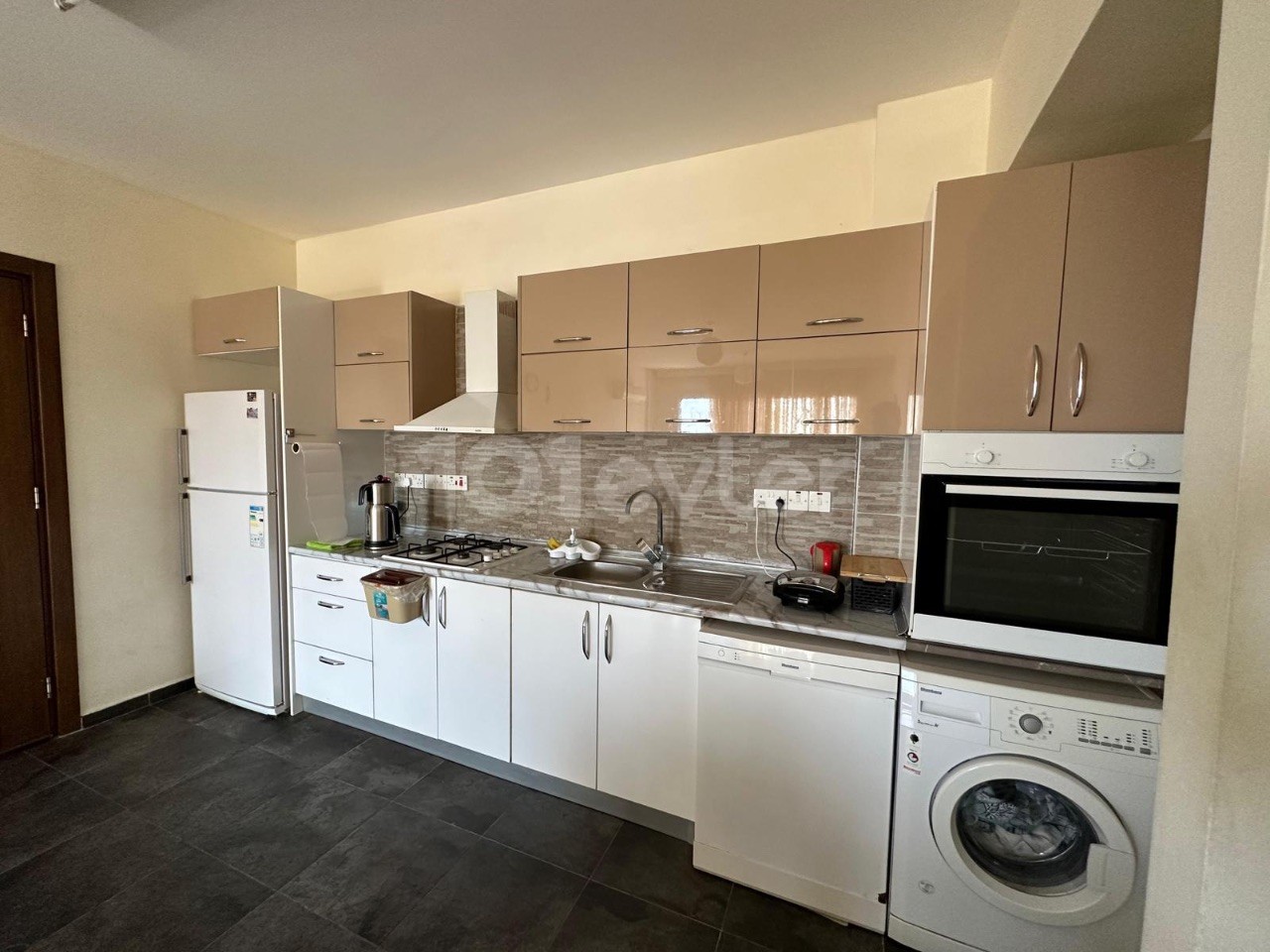 KIBRIS GİRNE MERKEZDE 2+1 SATILIK DAİRE