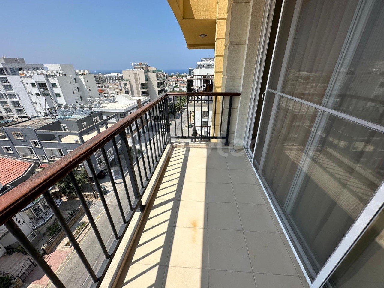 2+1 FLAT FOR SALE IN THE CENTER OF CYPRUS KYRENIA