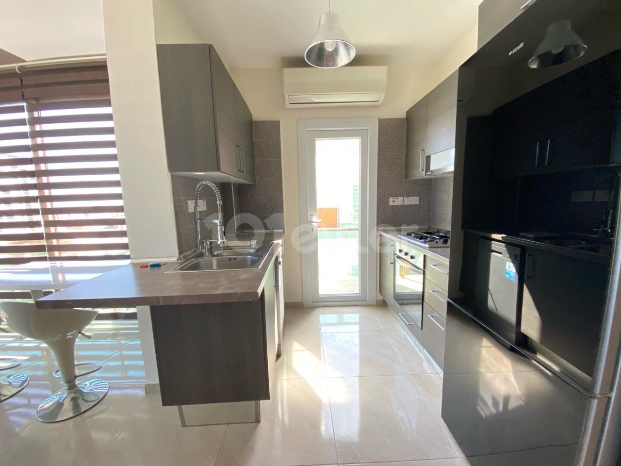 2+1 PENTHOUSE ZU VERMIETEN IM ZYPERN KYRENIA CENTER