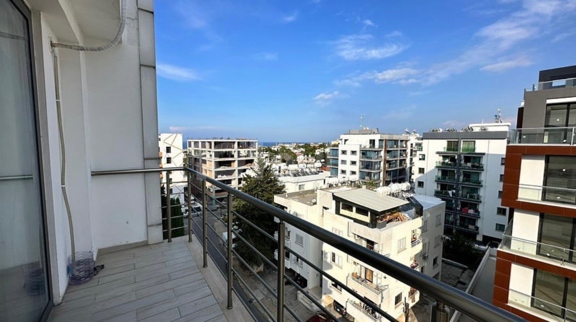 1+1 PENTHOUSE ZUM VERKAUF IN ZYPERN KYRENIA CENTER