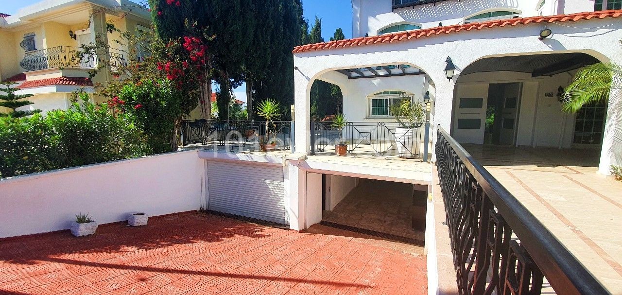 Girne Çatalköy 5 + 1 Kiralık Lüks Villa 