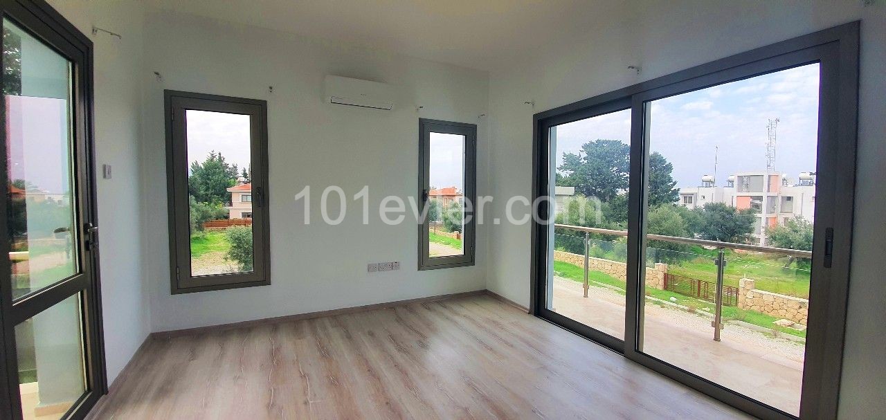 Girne Karaoğlanoğlu 4 + 1 Full Eşyalı veya Eşyasız Kiralık Villa 