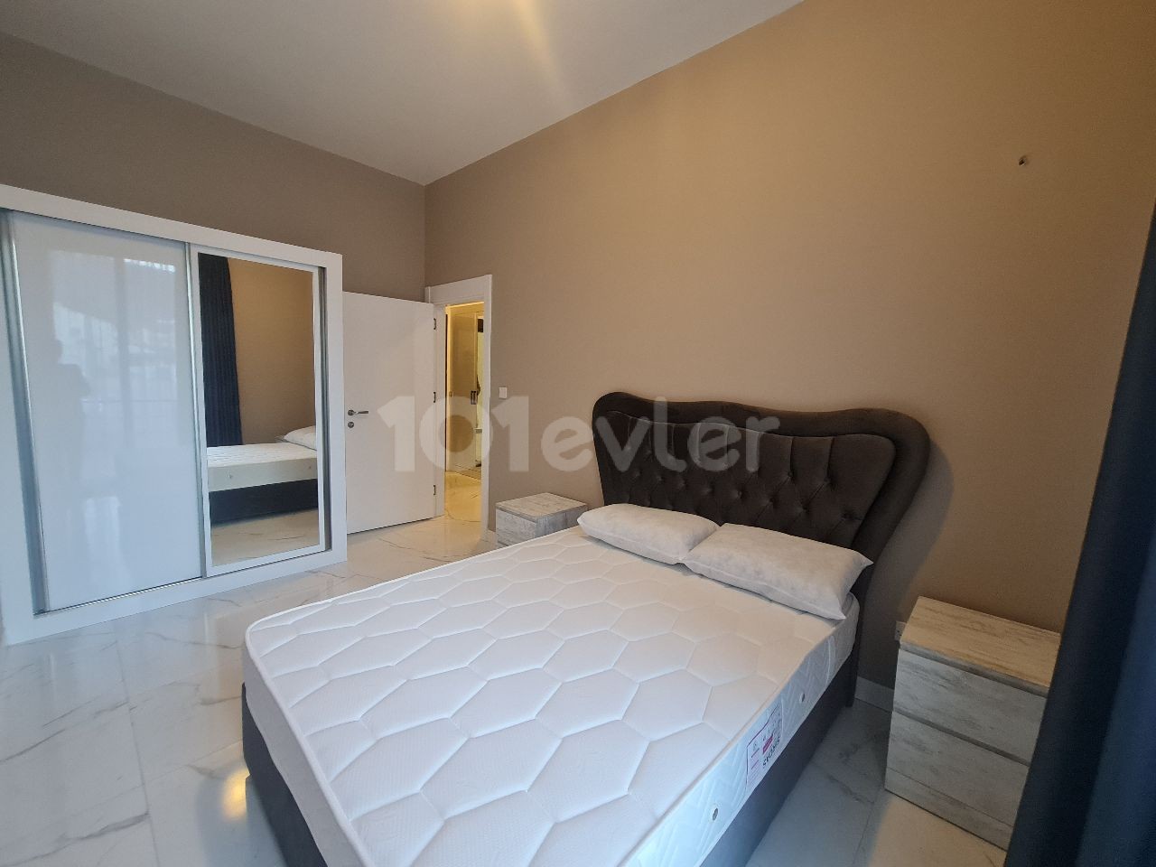 Flat To Rent in Alsancak, Kyrenia