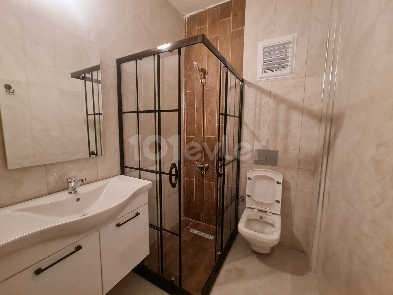 Flat To Rent in Alsancak, Kyrenia