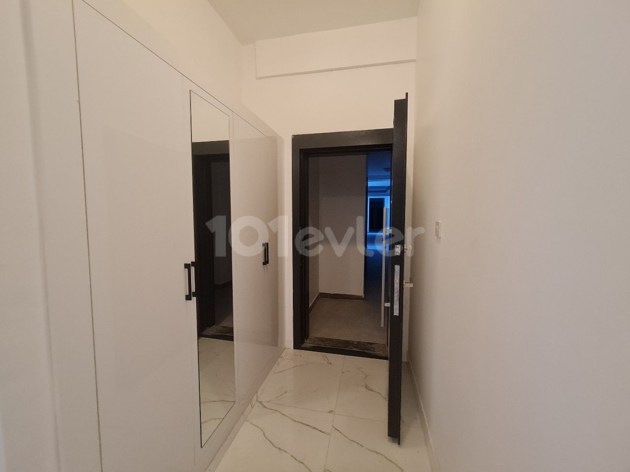 Flat To Rent in Alsancak, Kyrenia