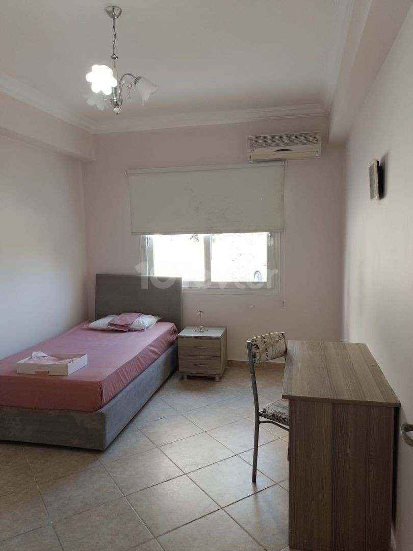 Kyrenia Edremit 3+1 voll möblierte Wohnung zur Miete 