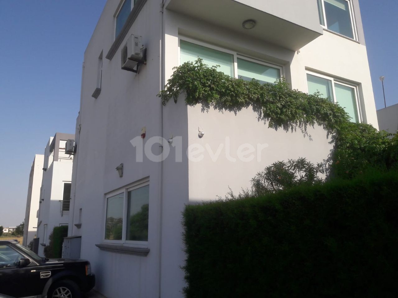 TURKISH FINANCIAL TRIPLEX 6+1 VILLA FOR SALE IN KAYMAKLI 