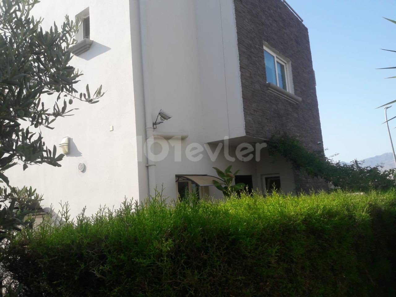 TURKISH FINANCIAL TRIPLEX 6+1 VILLA FOR SALE IN KAYMAKLI 