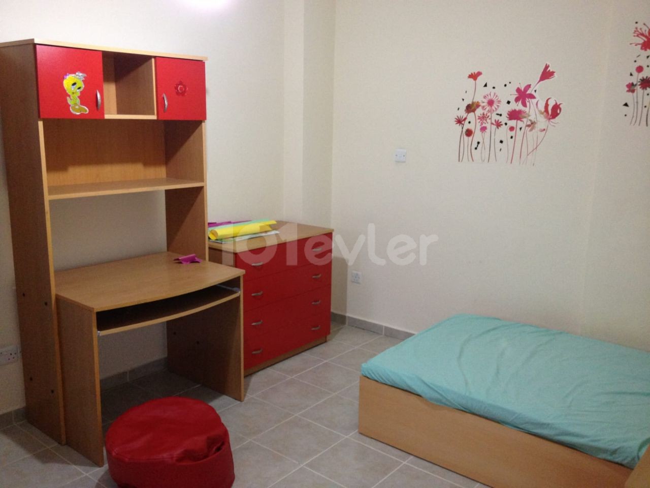   LEFKOŞA  KAYMAKLIDA     SATILIK  TÜRK MALI  TRİPLEX  6+1  VİLLA 