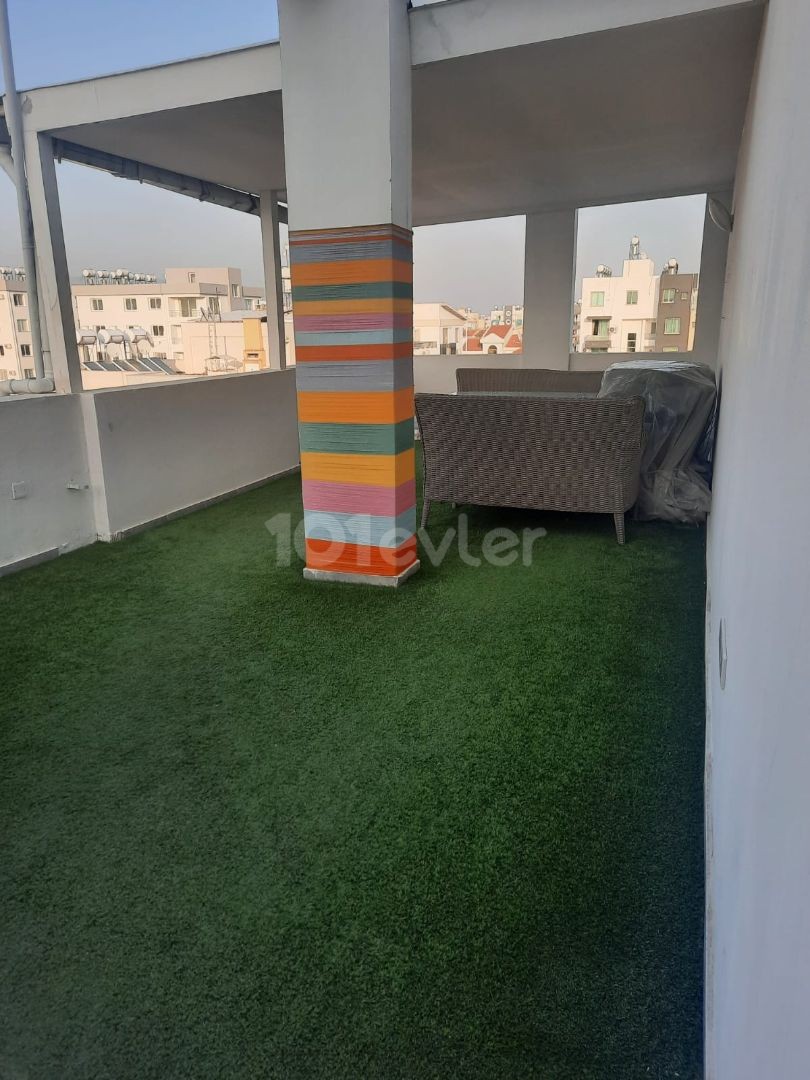 بنتهاوس للبيع 2+1 PENTHOUSE-WOHNUNG ZU VERKAUFEN IN GÖNYELI