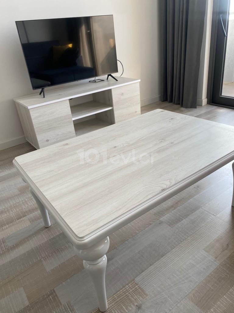 Luxus 1+1 650$ in erstklassiger niederländischer Etage 14