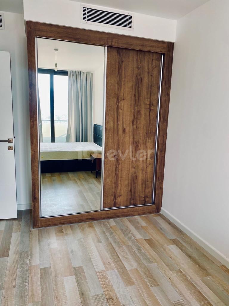 Luxus 1+1 650$ in erstklassiger niederländischer Etage 14