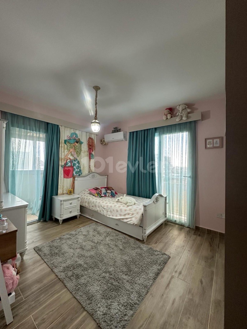 Kiralık Daire-Long Beach, İskele