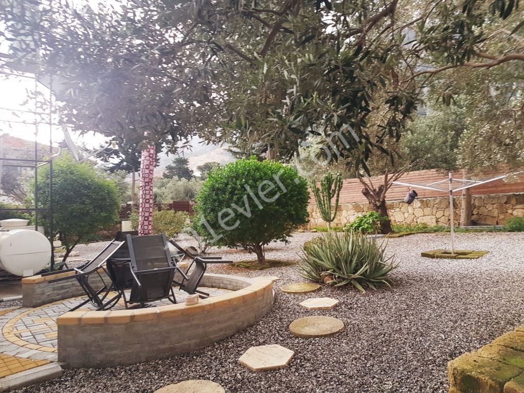 Bungalow mit privatem Pool 2+1 auf 1 Hektar Land in Kyrenia Karsiyaka-geeignet für Bankkredit ** 