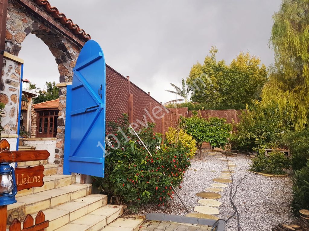 Bungalow mit privatem Pool 2+1 auf 1 Hektar Land in Kyrenia Karsiyaka-geeignet für Bankkredit ** 