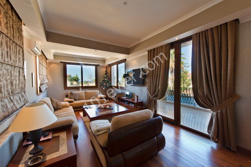 5,5 Hektar Land in Kyrenia, 1000m2 Ultra Lu Llogara Mansion-geeignet für Bankkredite ** 