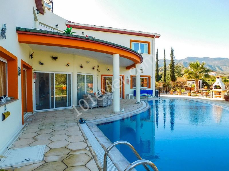 Luxury Villa with 4 + 1 Private Swimming Pool on 1 Acre of Land in Alsancak, Kyrenia ** 