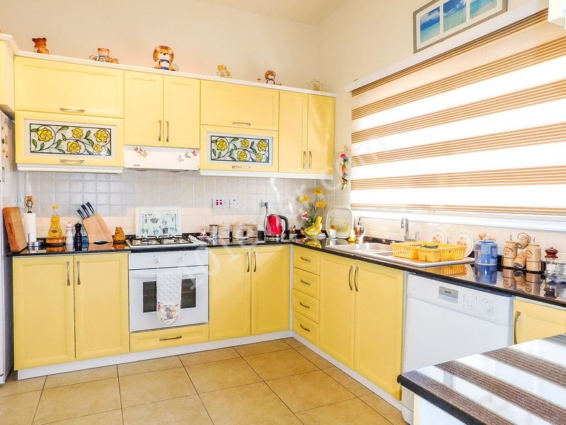 1 Hektar Land in Kyrenia Alsancak, 4+1 Villa mit privatem Pool ** 