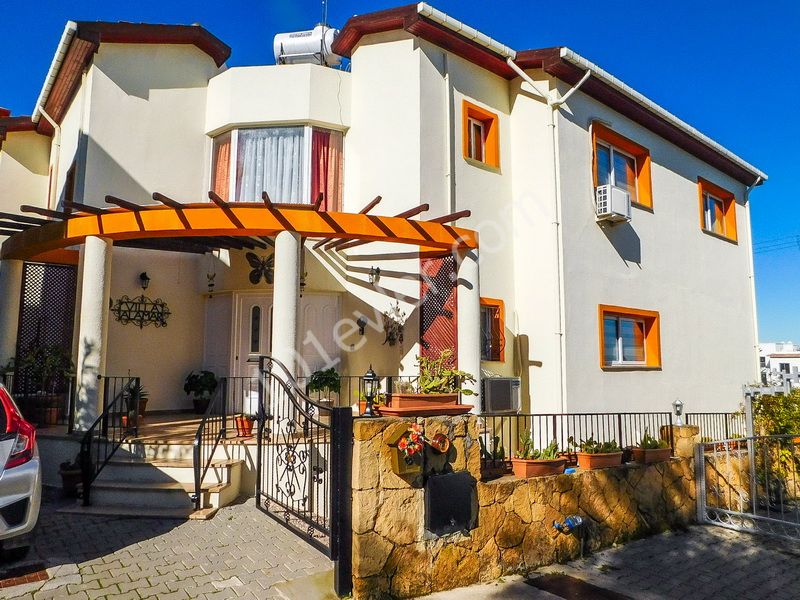 Girne Alsancak da 1 Dönüm Arazi İçerisinde 4+1 Özel Yüzme Havuzlu Lux Villa