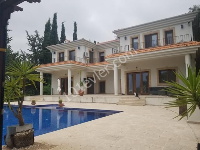 Luxury villa for sale 7+3