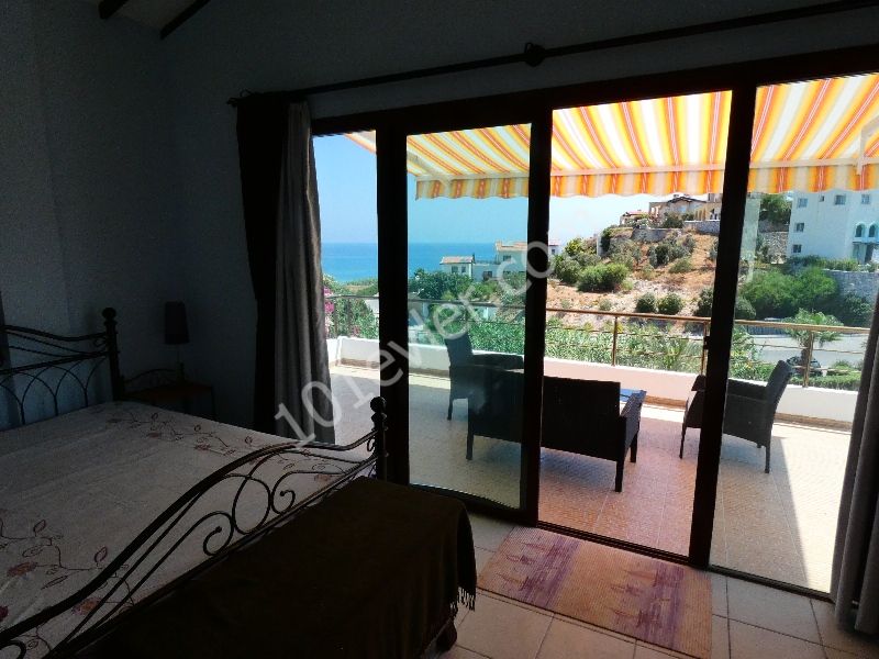 Girne Bahçeli de Deniz Manzaralı Özel Yüzme Havuzlu 3+1 Lux Villa 