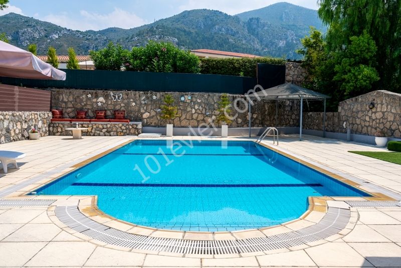 Girne Bellapais de 3+1 Özel Yüzme Havuzlu Lux Villa-Banka Kredisine Uygundur