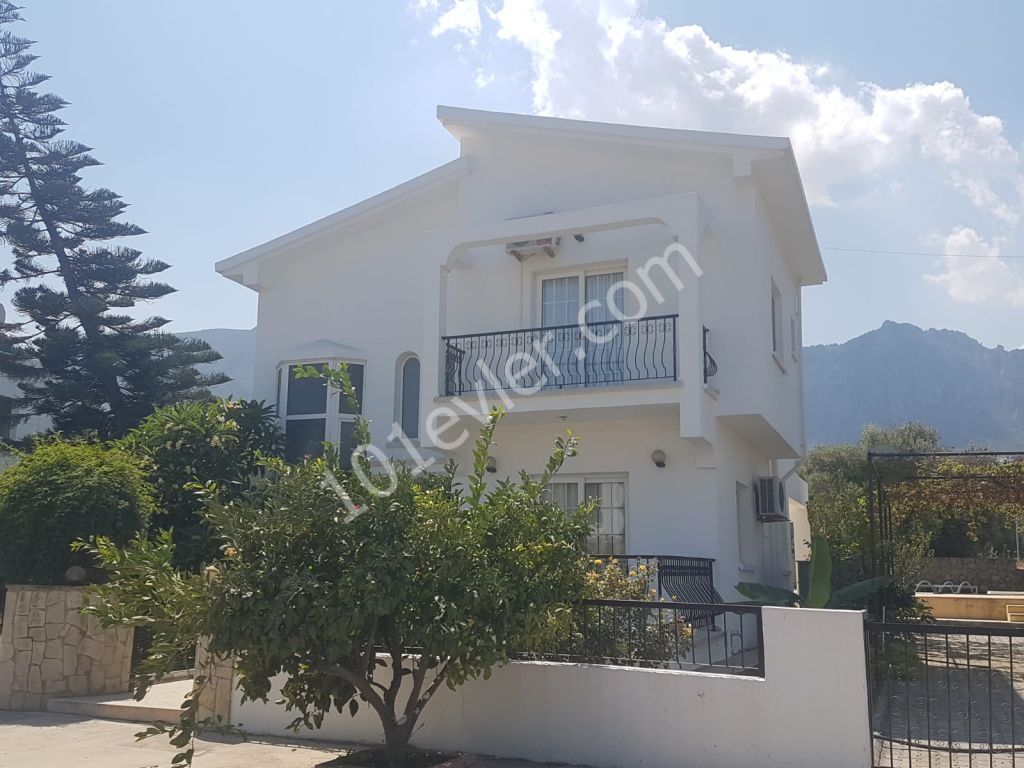 Girne Karaoğlanoğlu bölgesinde 3+1 Yüzme havuzlu - Full Eşyalı Villa