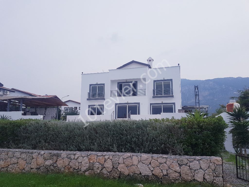 Girne Lapta da Denize Sıfır Lux Villa - Banka Kredisine Uygundur