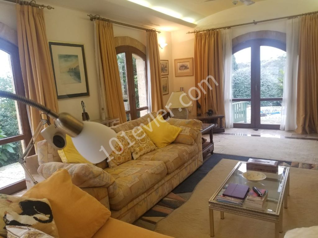 Villa For Sale in Alsancak, Kyrenia