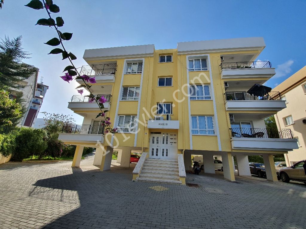 Girne Merkezde Hacı Ali Sitesi'nde Ortak Yüzme Havuzlu - Güvenlikli Sitede  3+1 -140m2  - Geniş ve Lüks Dairemiz Satılıktır. - Banka Kredisine Uygundur